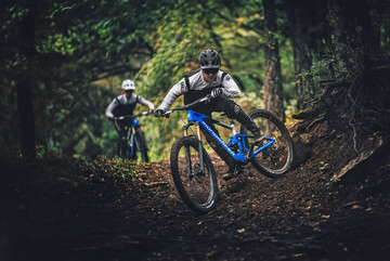 Fahradfahrer im Wald